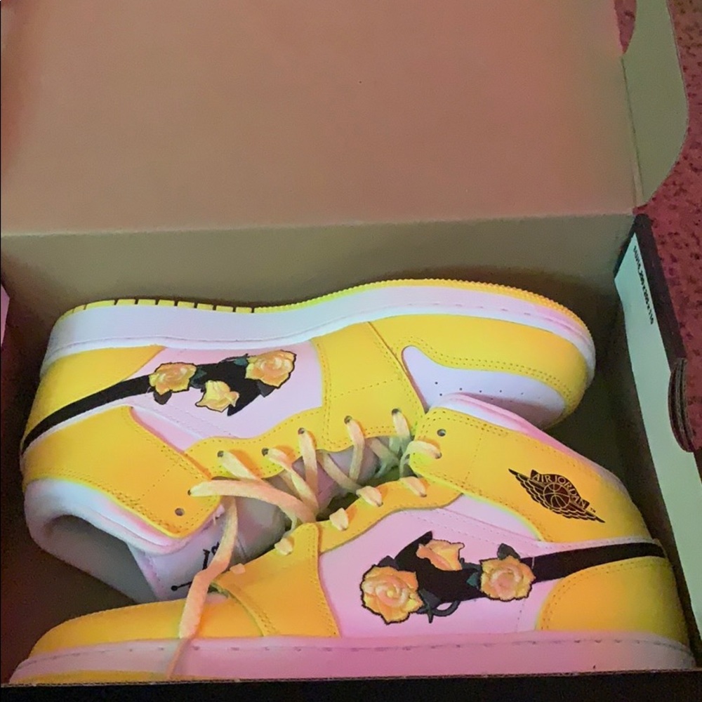 Air Jordan 1 mid floral patch stockX Authenticated